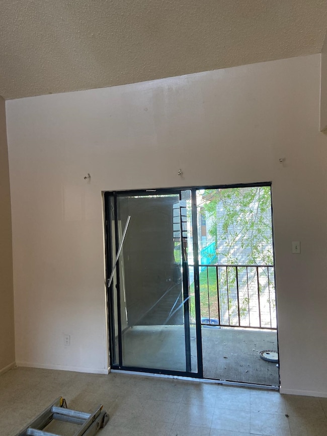 100 E Hillside Rd unit 203, Laredo, TX 78041 - photo 5