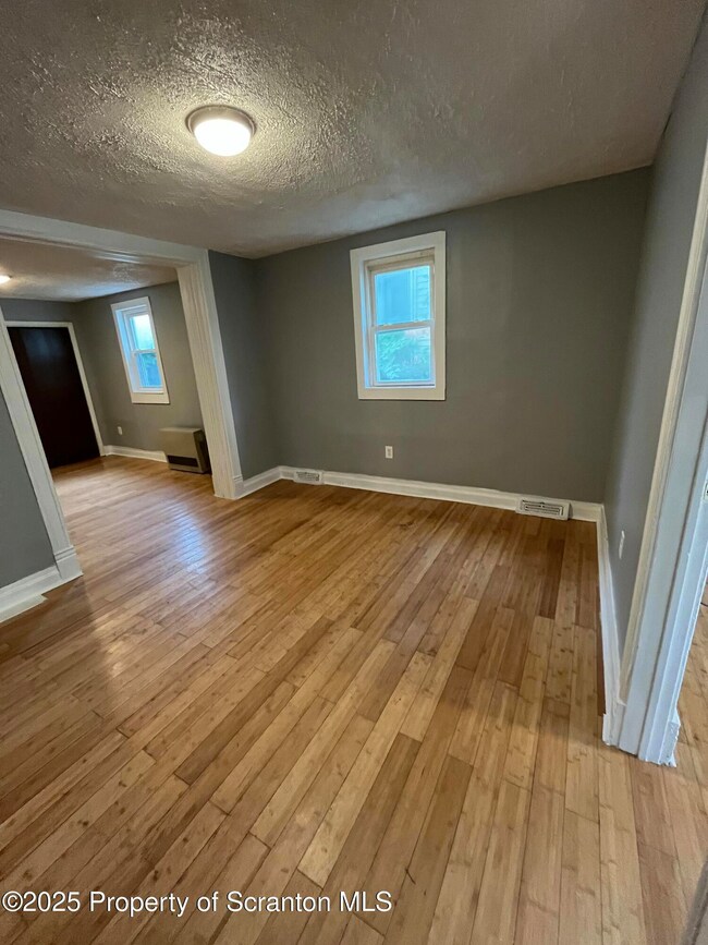 205 S Hyde Park Ave unit 1st floor, Scranton, PA 18504 - photo 5