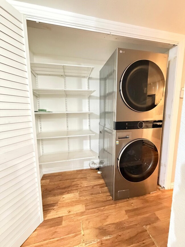 3121 Park Ln unit 1095, Dallas, TX 75220 - photo 6