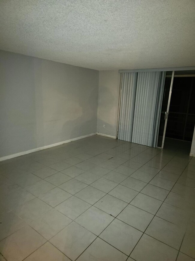 698 SW 4th St unit 1, Belle Glade, FL 33430 - photo 2