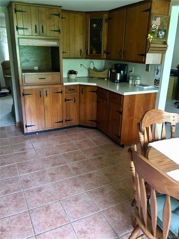 Kitchen (doorway to LR straight ahead and DR to ri