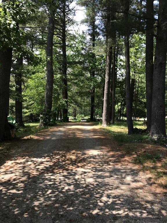 Private drive to property.