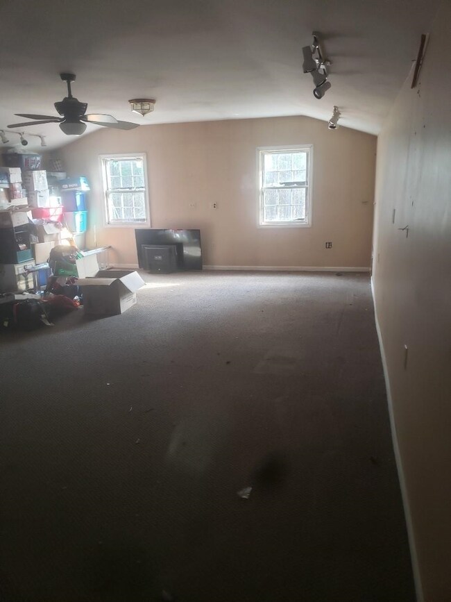 482 Mammoth Rd, Londonderry, NH 03053 - photo 7