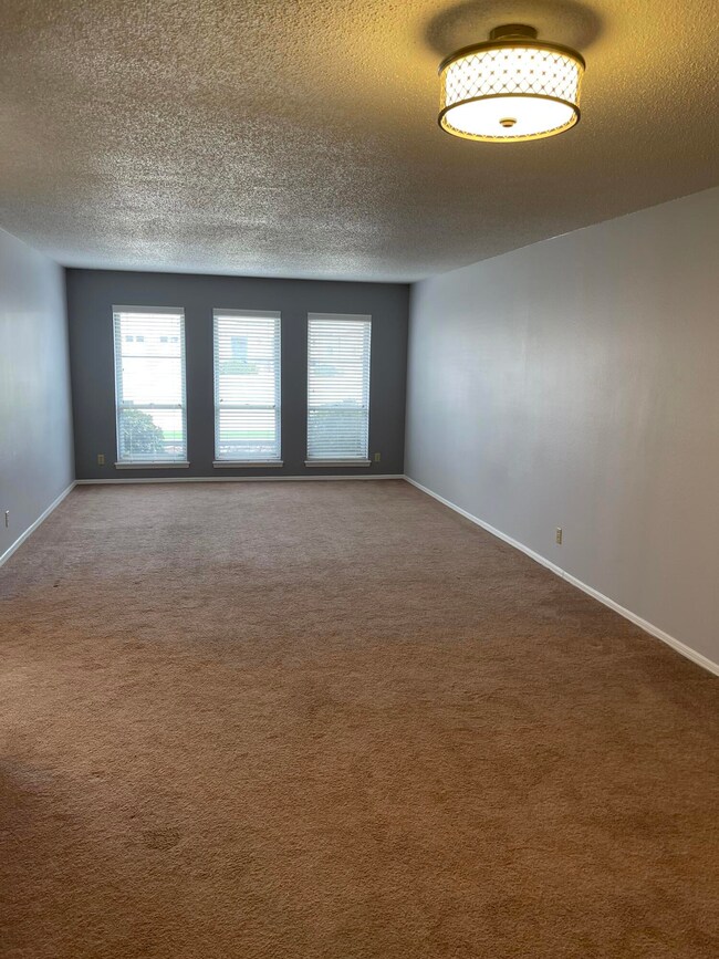 10632 Janway Dr, El Paso, TX 79935 - photo 6