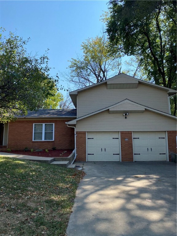 2110 W Oak St, Rogers, AR 72758 - photo 3