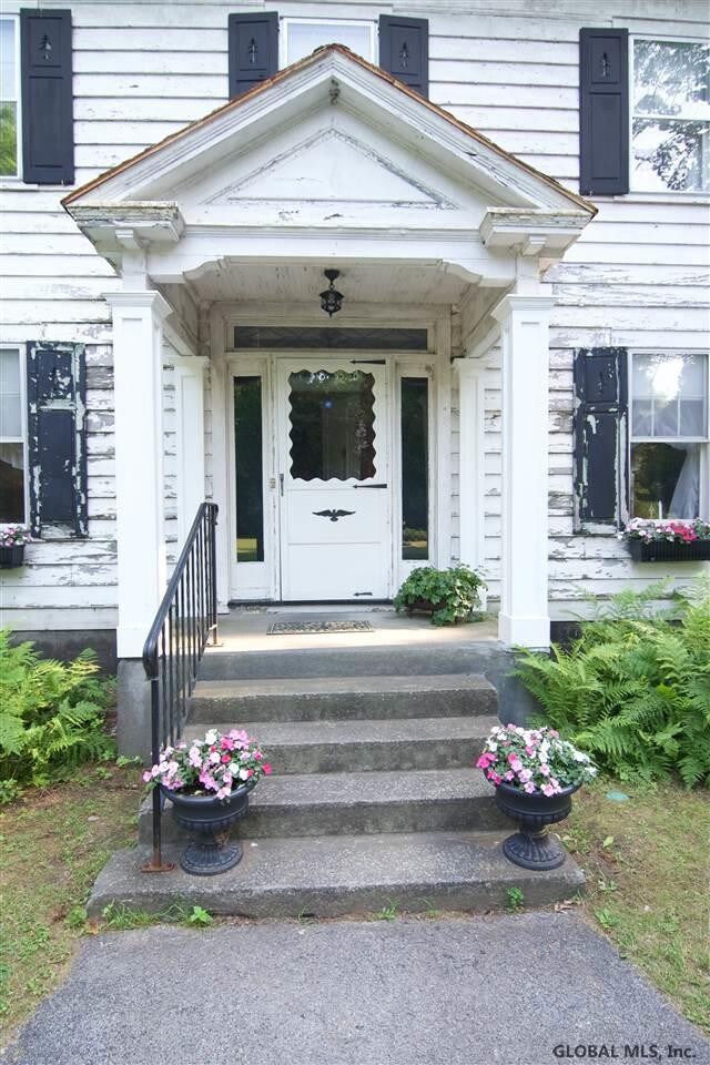 14 McGee Rd, Saratoga Springs, NY 12866 - photo 2