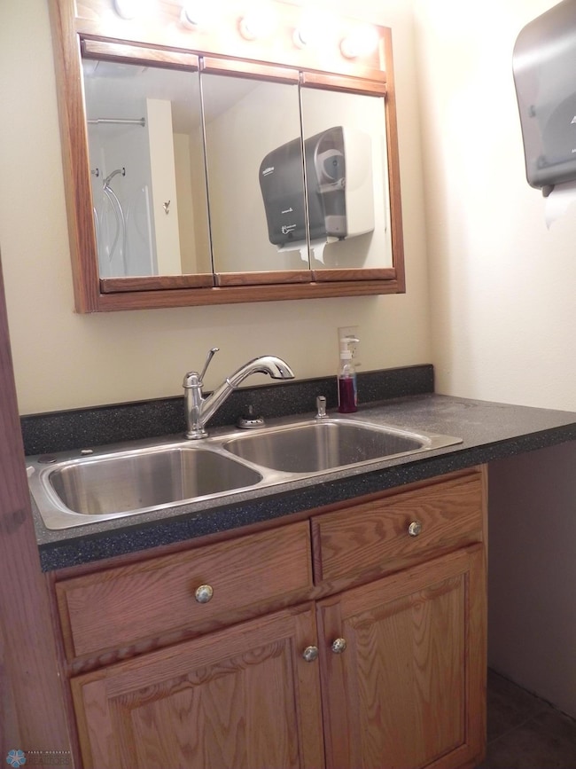 Family room 3/4 bath