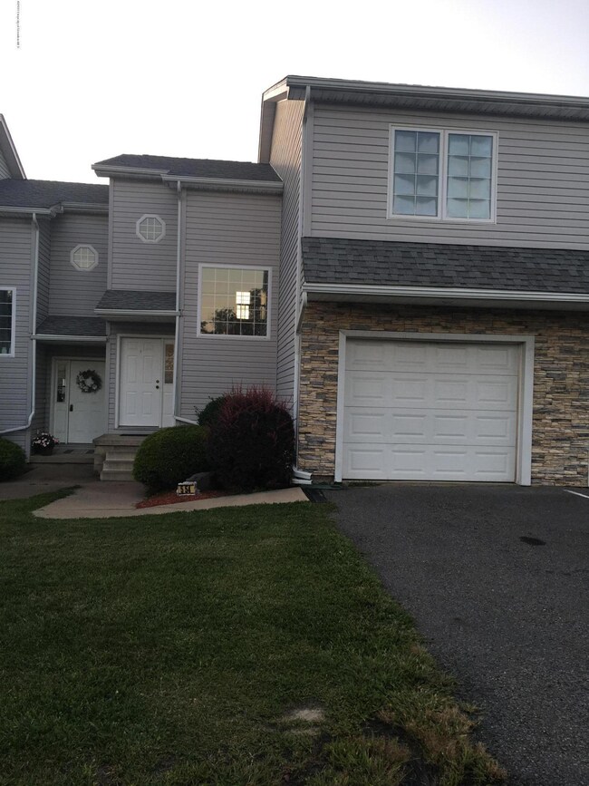 554 S Keyser Ave, Scranton, PA 18504 - photo 2