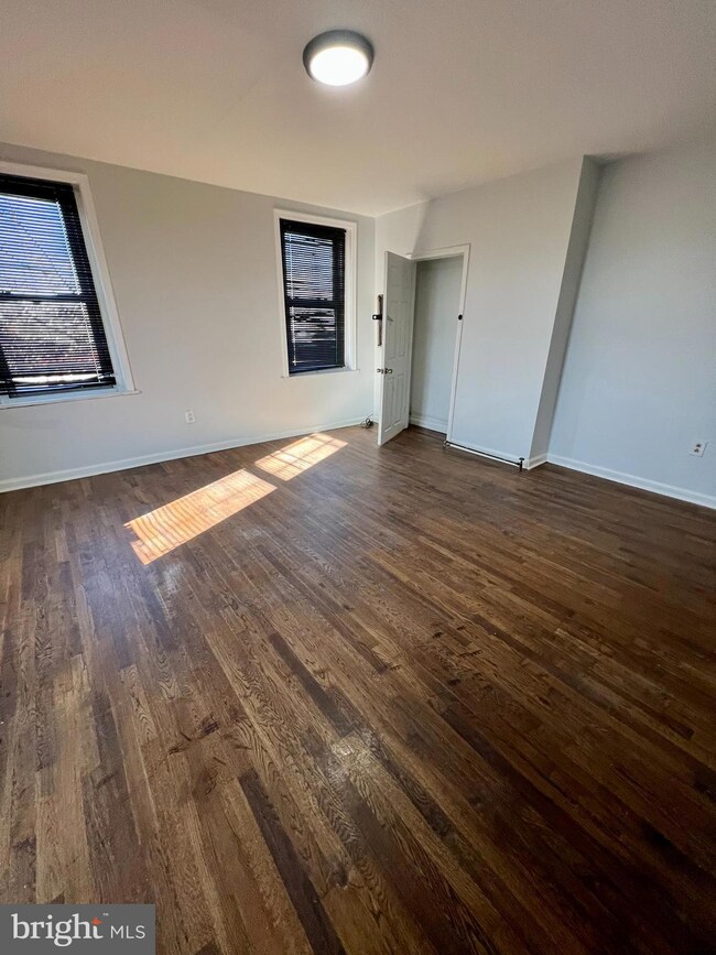 1639 S 21st St unit 3, Philadelphia, PA 19145 - photo 4