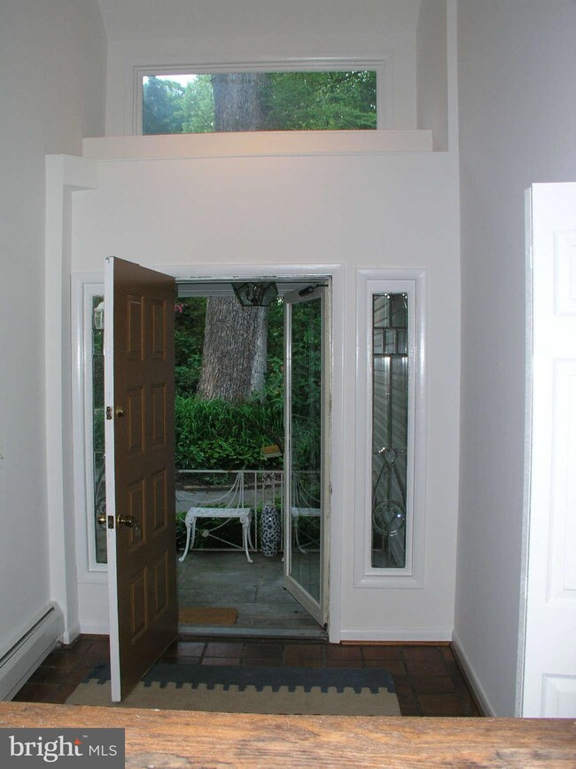 10409 Gary Rd unit FRONT MAIN LEVEL, Potomac, MD 20854 - photo 4