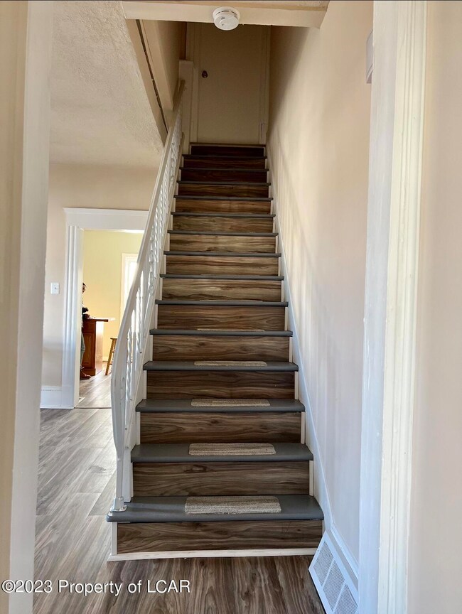 136 Vine St, Pittston, PA 18640 - photo 5