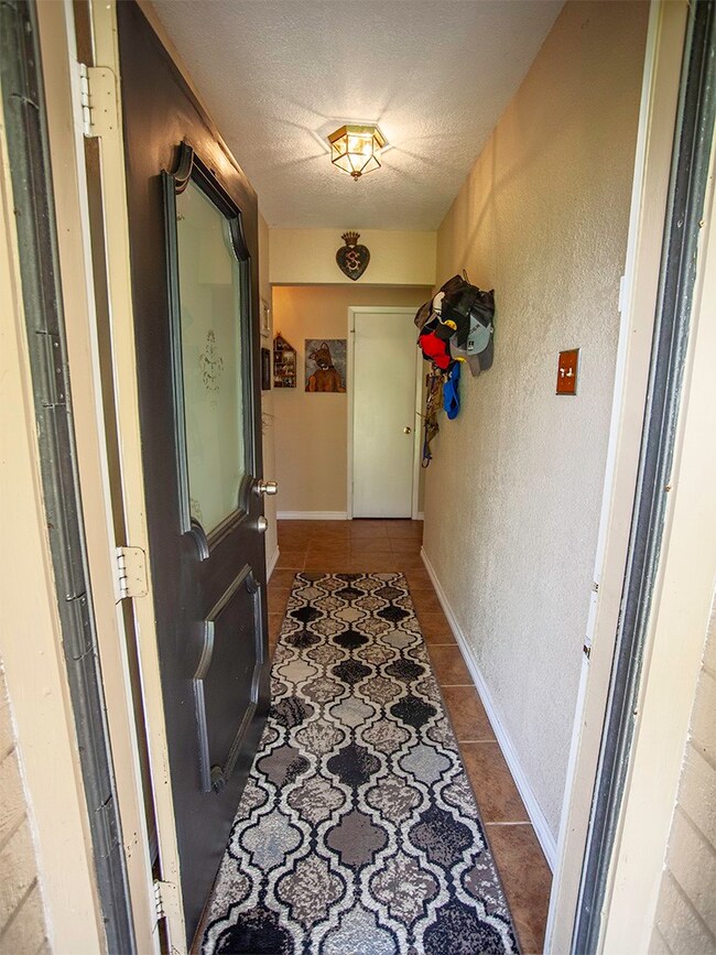 818 W 3rd St, Eddy, TX 76524 - photo 5