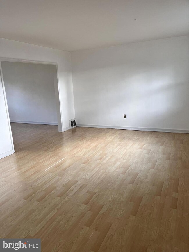 210 Sycamore Rd, Reading, PA 19611 - photo 2