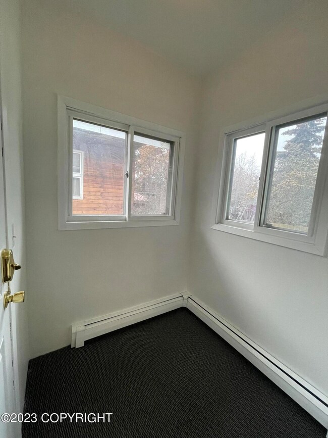 3208 Doris St unit A, Anchorage, AK 99517 - photo 3