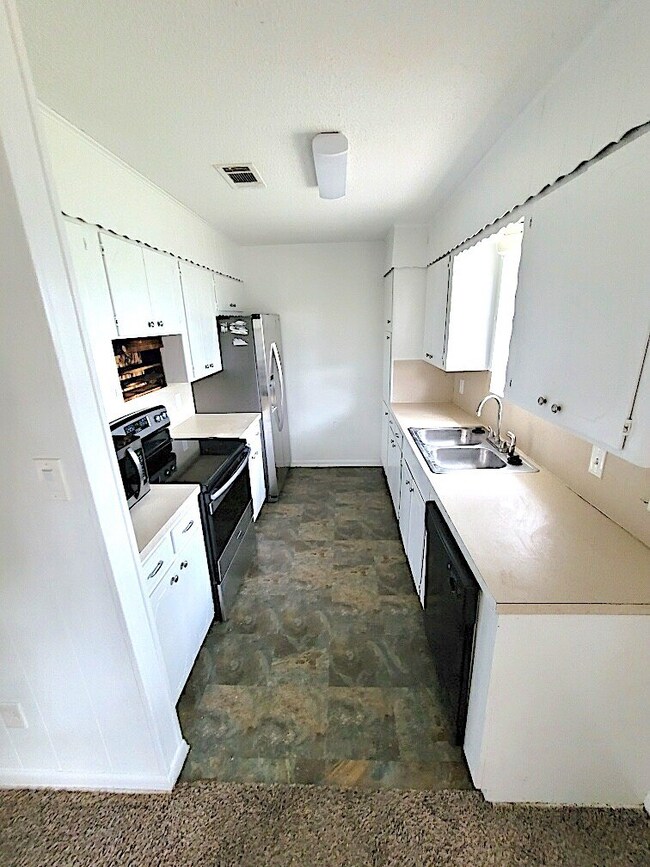 1005 Dyche Ln, Alvin, TX 77511 - photo 6