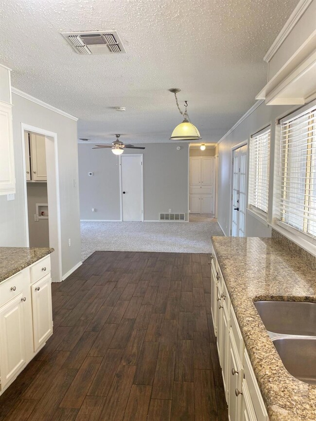 5520 Galway Ln, North Richland Hills, TX 76180 - photo 4