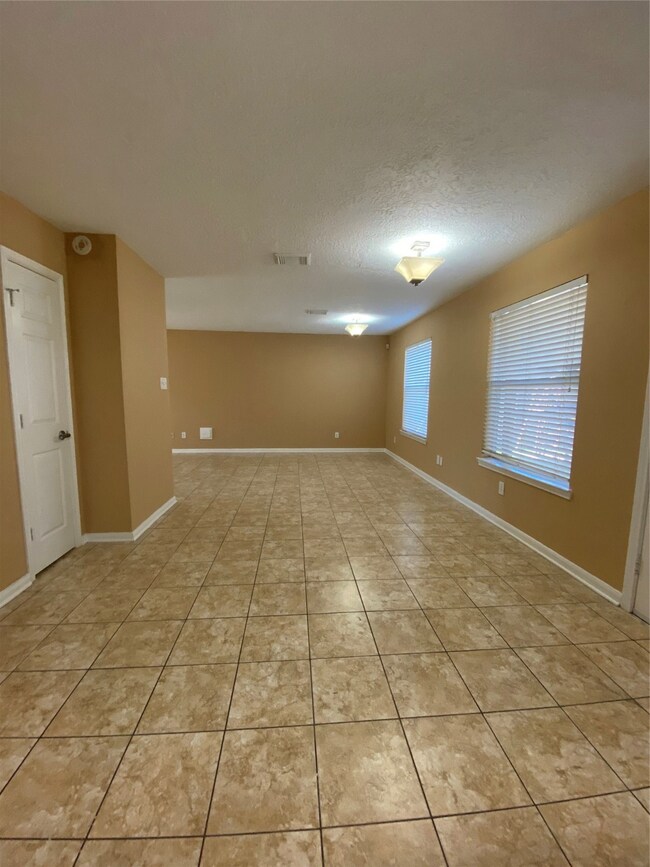 8202 Cienna Dr, Houston, TX 77040 - photo 5