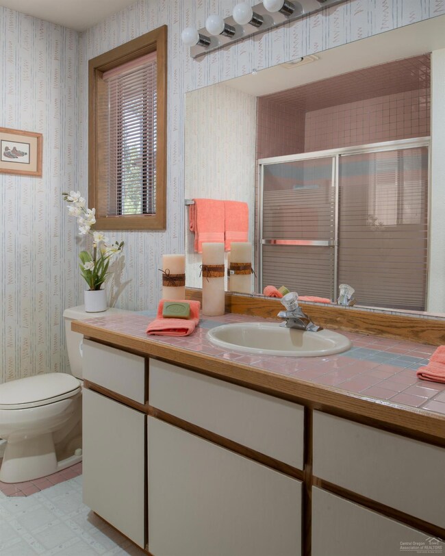 58067 Kinglet Rd, Sunriver, OR 97707 - photo 7