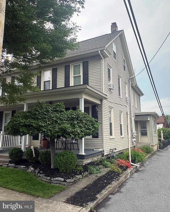 313 E Cherry St, Palmyra, PA 17078 - photo 2