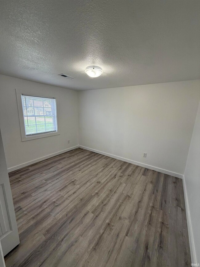 762 N Colorado St, Andrews, IN 46702 - photo 6