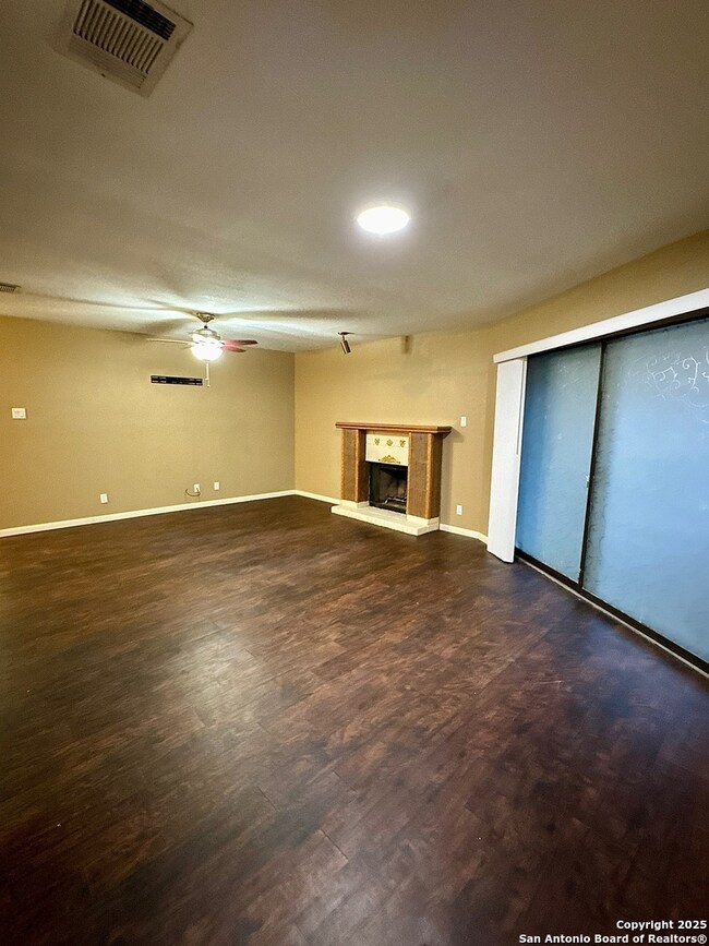 11520 Huebner Rd unit 205, San Antonio, TX 78230 - photo 2