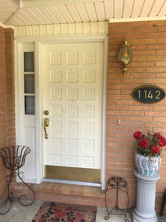 Welcome to 1142 Alma Highway