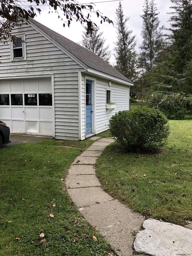 6 Martin St, Hoosick Falls, NY 12090 - photo 2