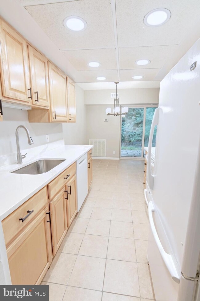 11658 Stoneview Square unit 2B, Reston, VA 20191 - photo 7