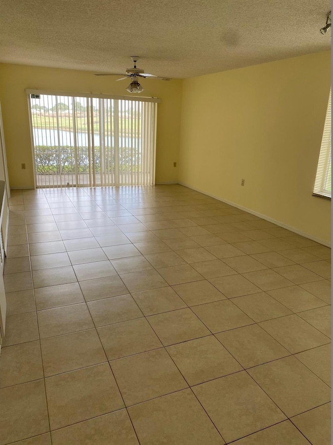 12104 Glenmoor Dr unit 12104, West Palm Beach, FL 33409 - photo 2