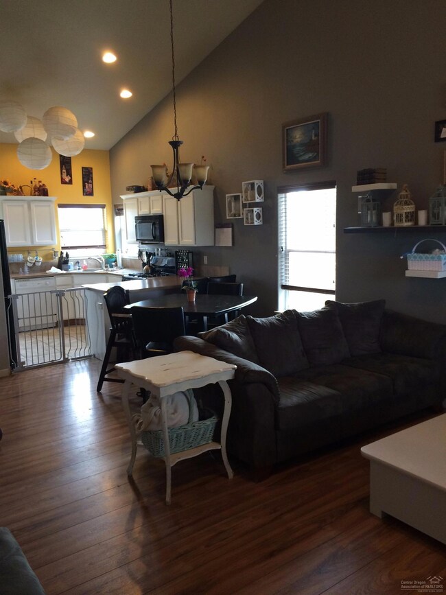 63725 Hunters Cir, Bend, OR 97701 - photo 4