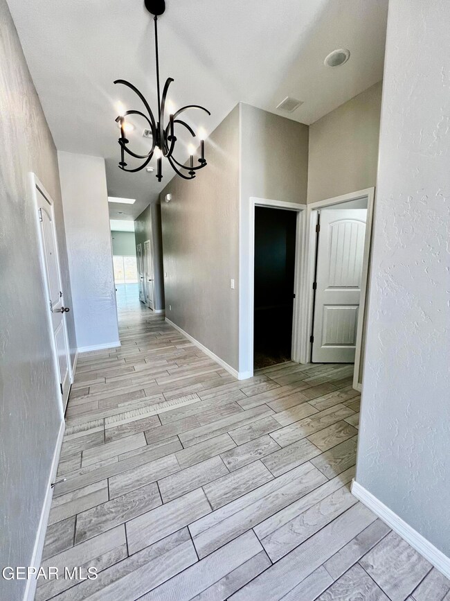 13640 Glen Vista Ln, Horizon City, TX 79928 - photo 4