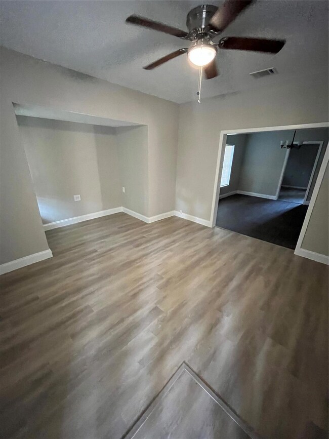 213 W Willingham St, Cleburne, TX 76033 - photo 5