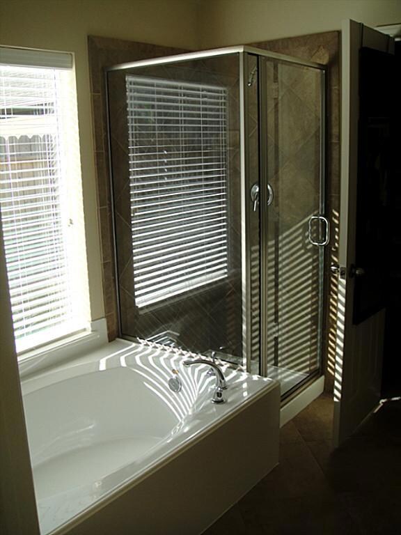 6031 Lynwood Banks Ln, Houston, TX 77092 - photo 6