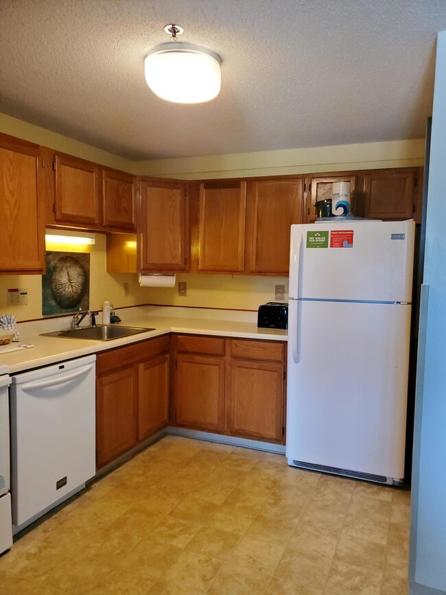 1373 Post Rd unit 8E, Wells, ME 04090 - photo 6