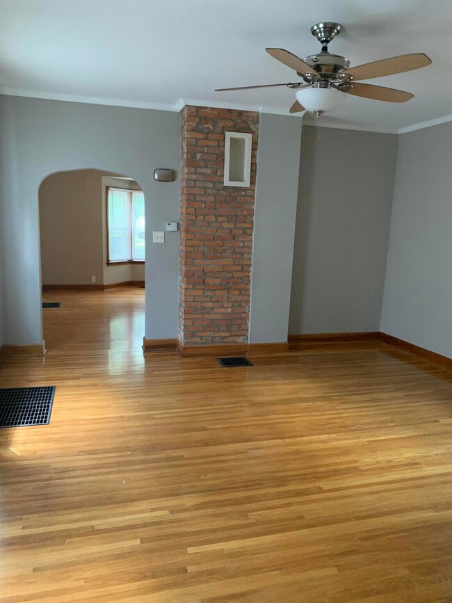 228 E Mithoff St, Columbus, OH 43206 - photo 4