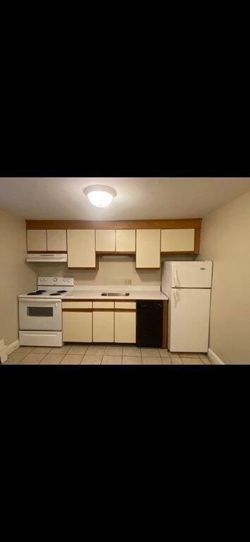 19 Vine St unit 2, Marblehead, MA 01945 - photo 3