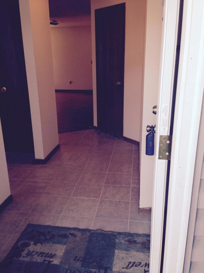 895 Crevis Ln, Columbus, OH 43228 - photo 3