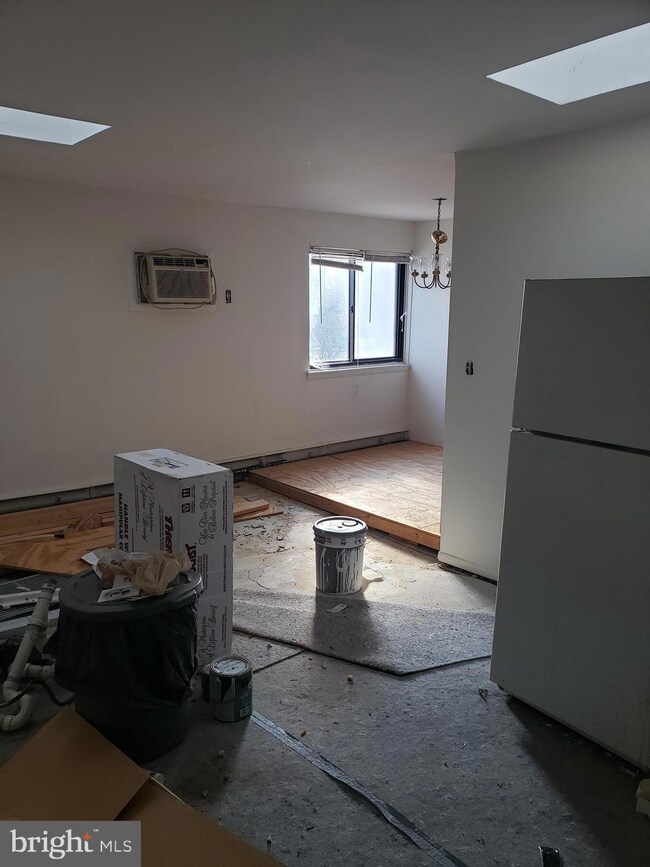 201 1/2 Philadelphia Pike unit 325, Wilmington, DE 19809 - photo 3