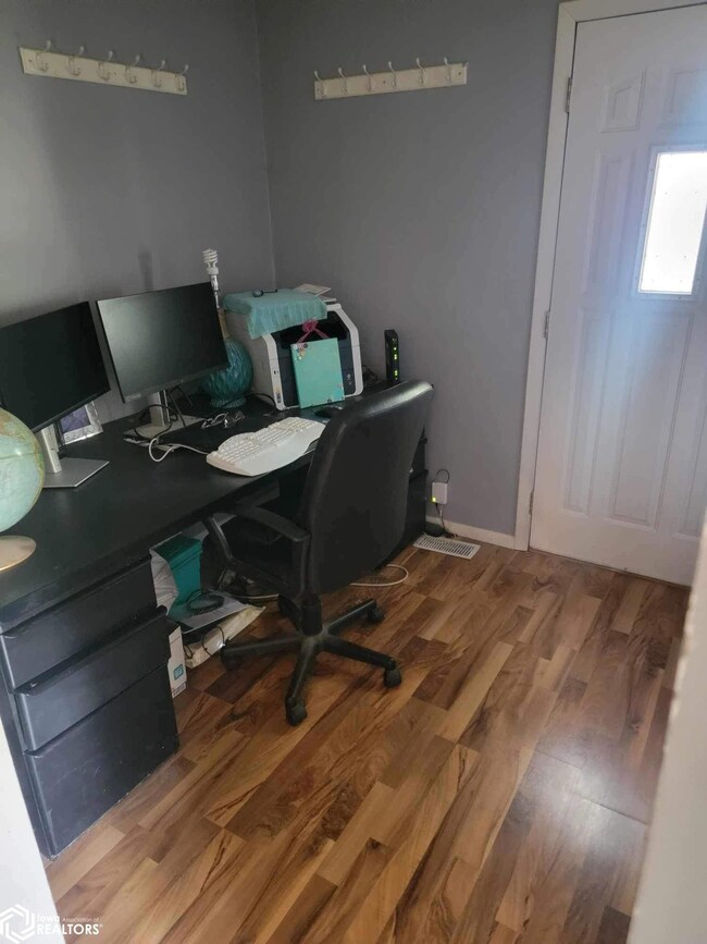 317 W Jefferson St, Osceola, IA 50213 - photo 3