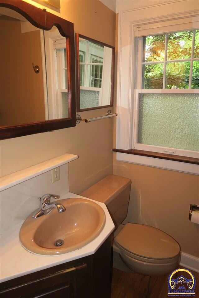 211 SW Greenwood Ave, Topeka, KS 66606 - photo 7