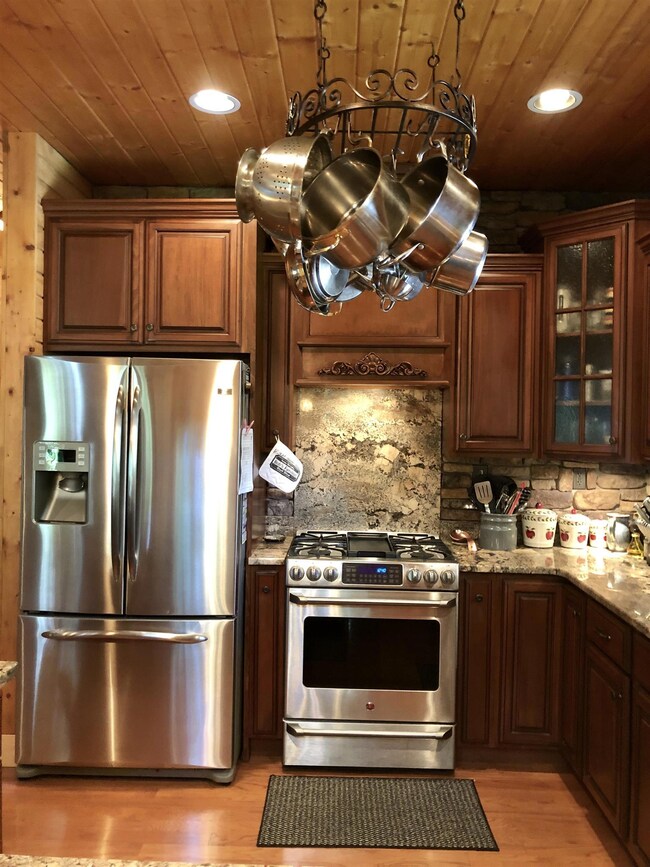 409 River Front Dr, Sparta, TN 38583 - photo 5