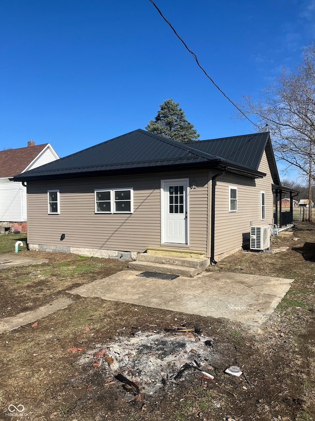 354 E Bloomingdale Rd, Montezuma, IN 47862 - photo 2