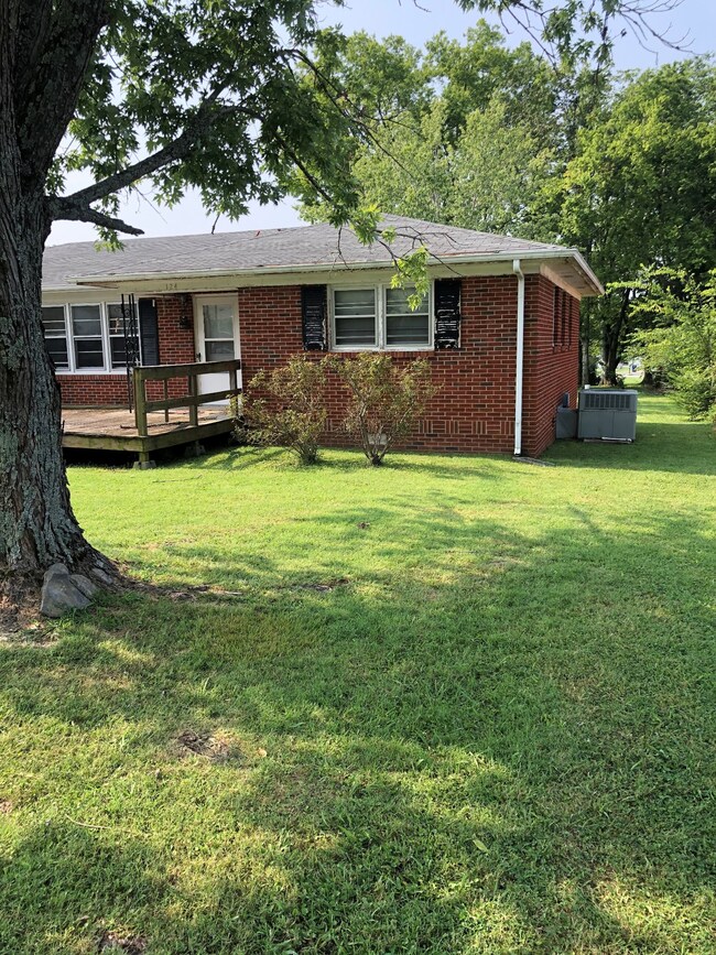 124 Enden Ave, Shelbyville, TN 37160 - photo 2
