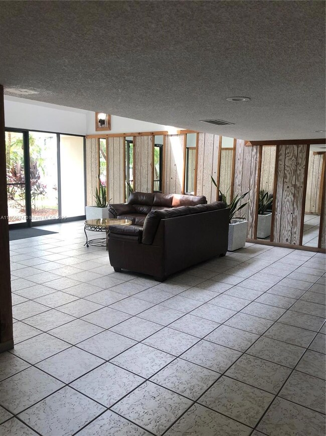 210 Lakeview Dr unit 207, Weston, FL 33326 - photo 4