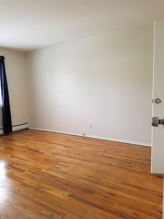 64 Sycamore Rd, Jersey City, NJ 07305 - photo 6