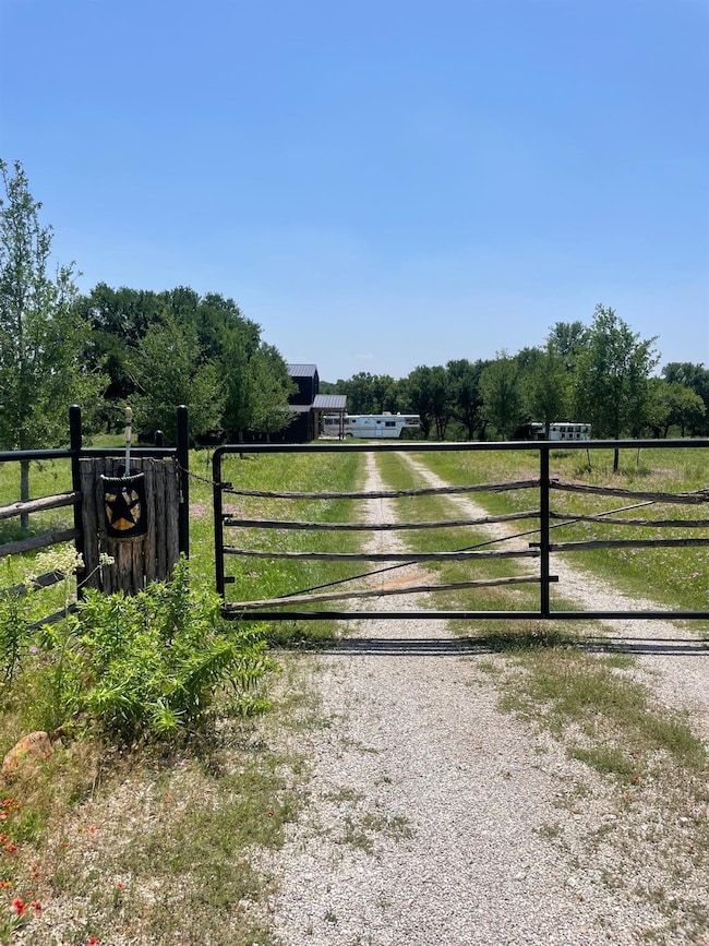 275 Maddux Rd, Weatherford, TX 76088 - photo 2