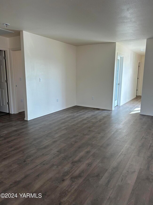 CB32F1B9-8794-4FF0-95F6-EA04D8FDE7BA