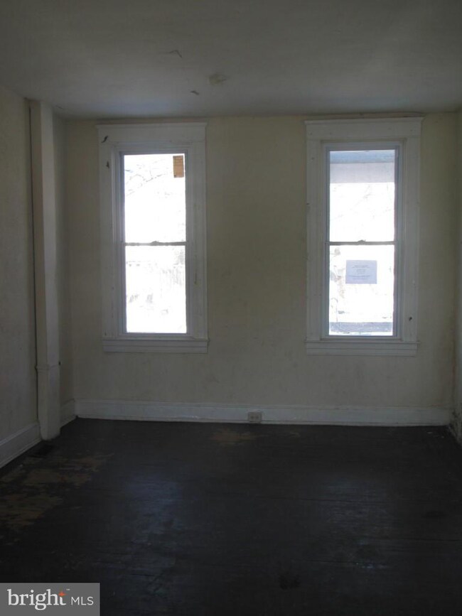 2813 Waldorf Ave, Baltimore, MD 21215 - photo 4