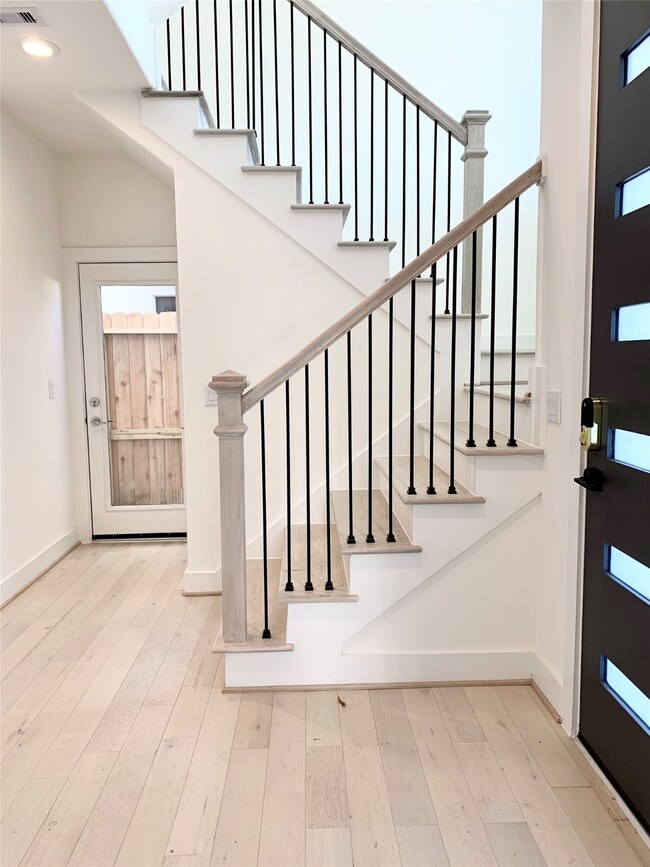 1751 Ojeman Spring Ln, Houston, TX 77055 - photo 6