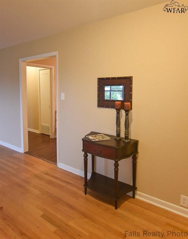 1545 Malcolm Ln, Wichita Falls, TX 76302 - photo 4